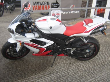 10921.1354269635.R12007RED_WHITE_01motorcyclesupermarketcom