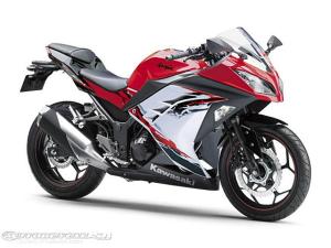 Ninja-250R-2013-in-Red