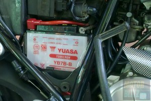 pasang baut positif accu