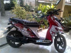 Striping-X-Ride-Motif-Hello-Kitty-Terpasang-Pada-X-Ride-Merah-Putih-1000x750prostikercom