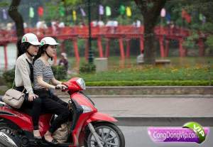 gadis cantik naik motor 3