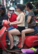 gadis cantik naik motor f