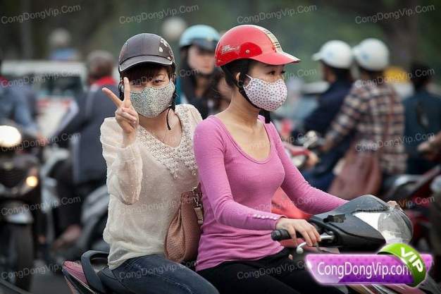 gadis cantik naik motor m