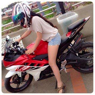 gadis cantik naik motor r15