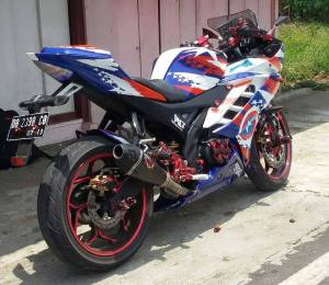 yamaha r15 striping biru putih merah