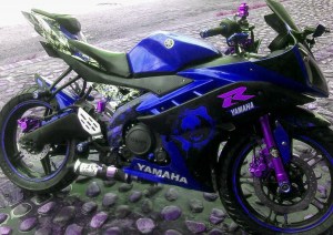yamaha r15 striping ungu biru