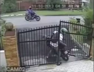 Maling motor nyangkut pagar 5