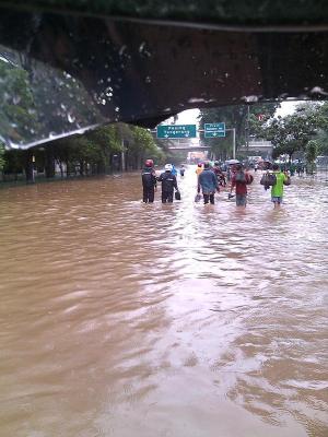 banjir jalan jakarta_ (25)