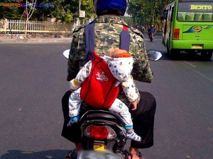 motor bonceng anak kecil balita