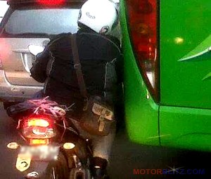 naik motor ngantuk