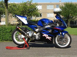 Honda CBR 954rr Fireblade (25)