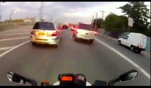 motor ngebut di kemacetan 4