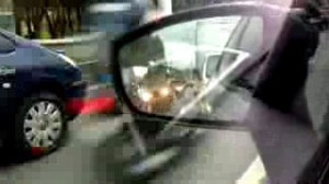 motor ngebut mobil macet