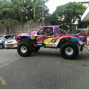 gajah otobursa tumplekblek 2015