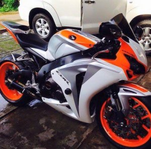Honda CBR1000R Fireblade (12)