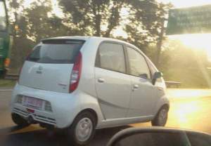 mobil tata nano