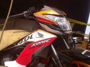 Honda Sonic 150R Repsol (9)